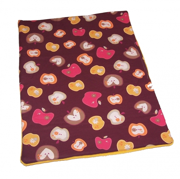 Urindichte Kuscheldecke "Äpfelmuster"